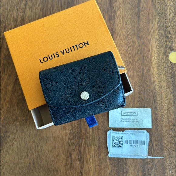 Louis Vuitton PF. Iris XS Mahina Noir Wallet